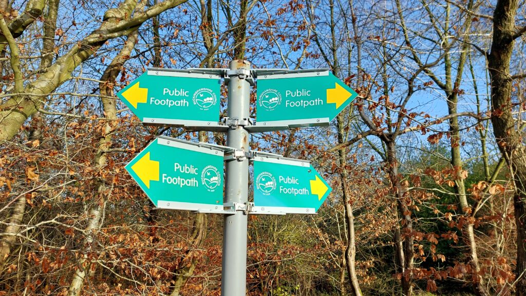 Buckinghamshire footpath fingerpost